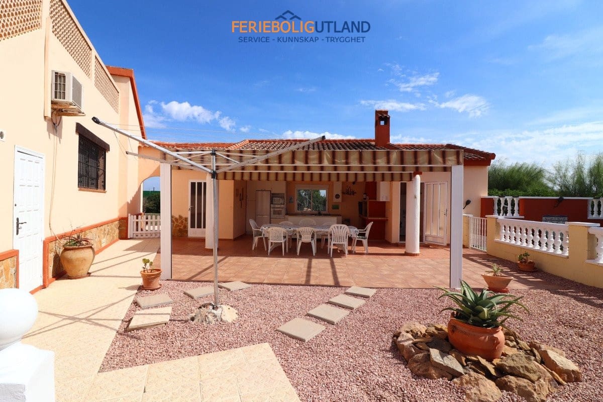 3 bedroom Villa for sale in Daya Vieja with pool garage - € 650,000 (Ref: 10163231)