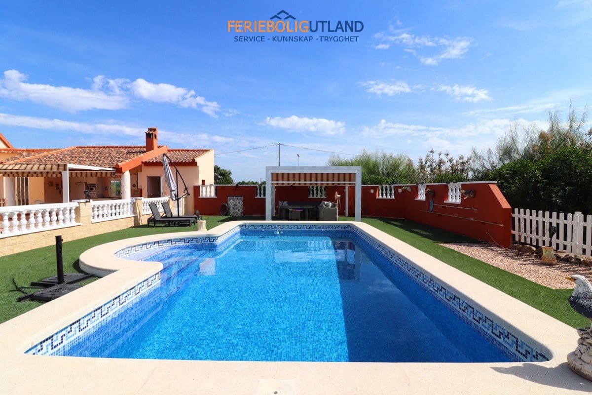 3 bedroom Villa for sale in Daya Vieja with pool garage - € 650,000 (Ref: 10163231)