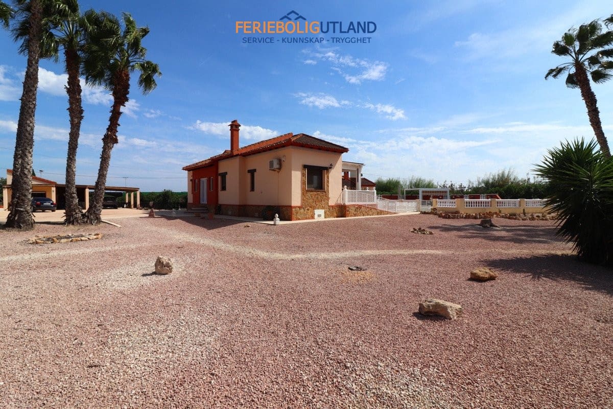 3 bedroom Villa for sale in Daya Vieja with pool garage - € 650,000 (Ref: 10163231)