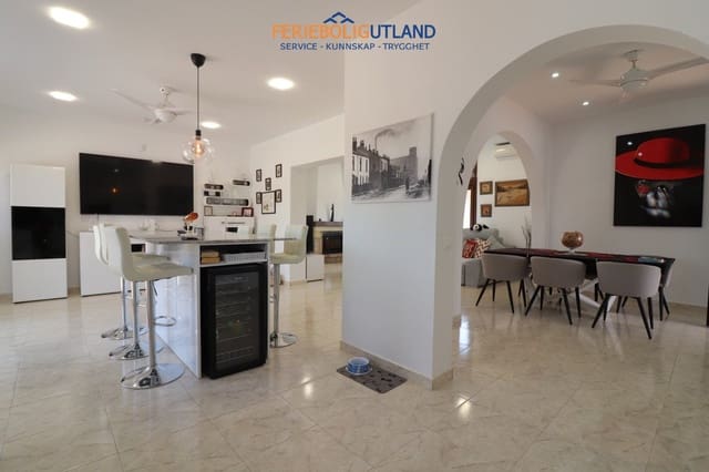 3 bedroom Villa for sale in Daya Vieja with pool garage - € 650,000 (Ref: 10163231)