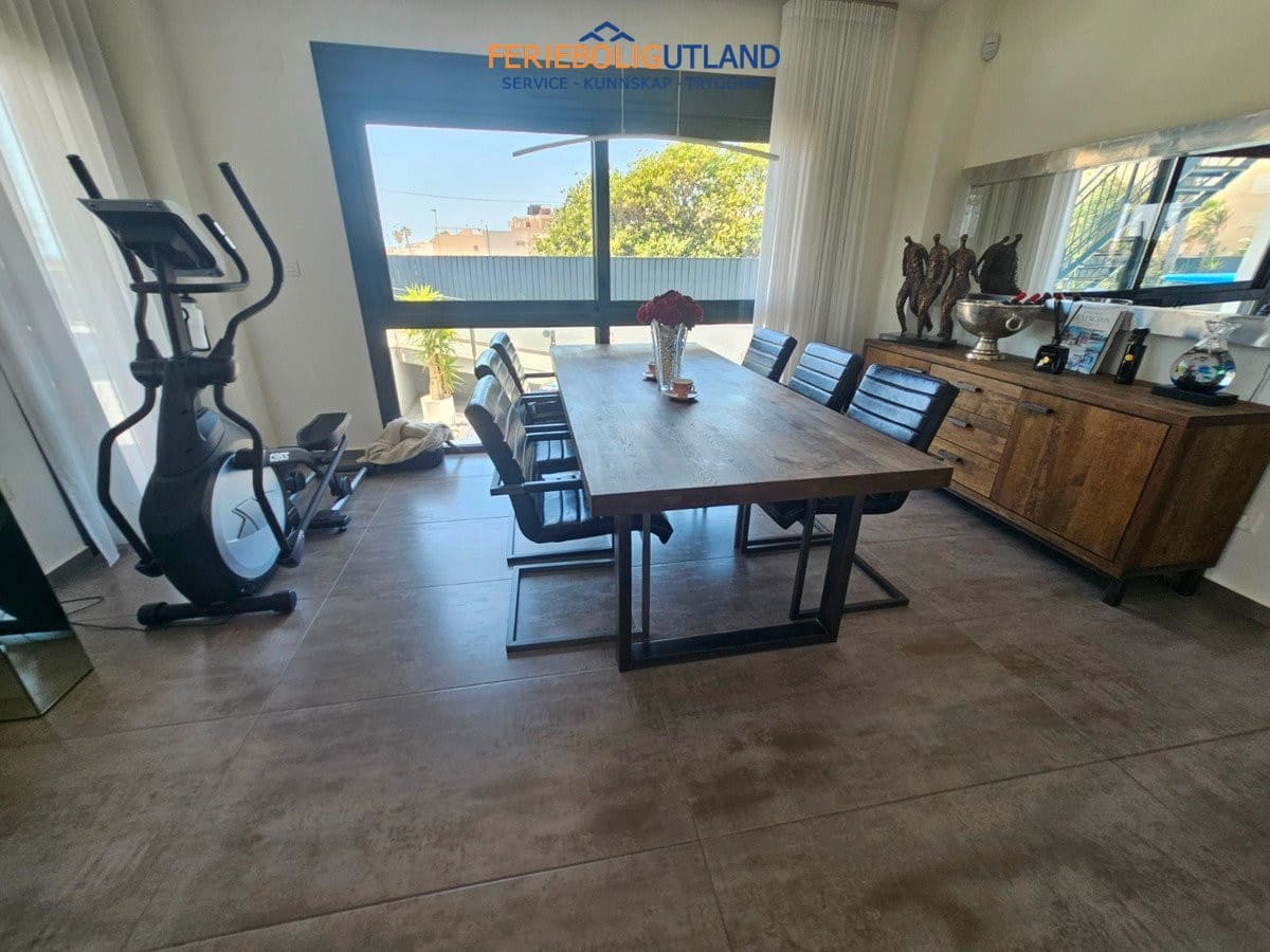 4 chambre Villa/Maison à vendre à Torrevieja avec piscine garage - 890 000 € (Ref: 10163355)