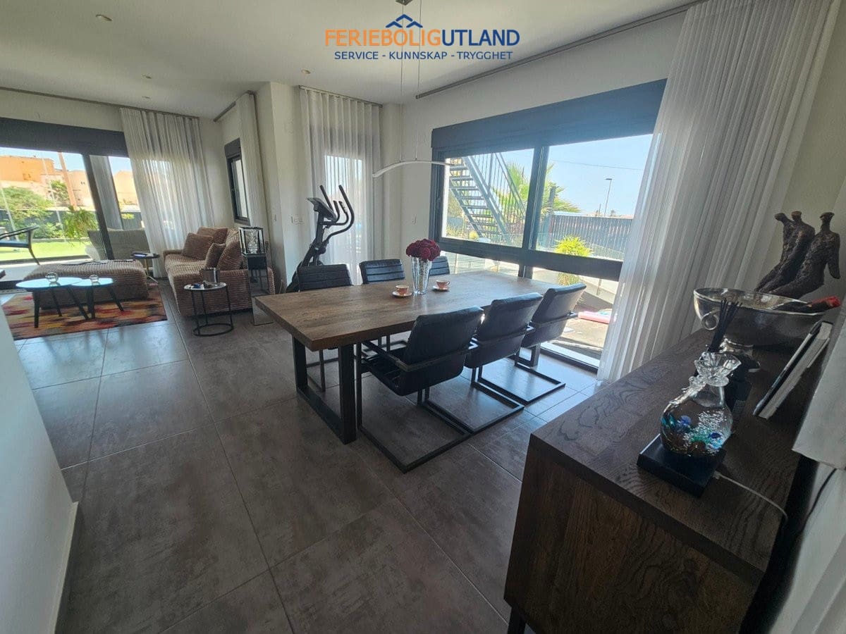 4 chambre Villa/Maison à vendre à Torrevieja avec piscine garage - 890 000 € (Ref: 10163355)