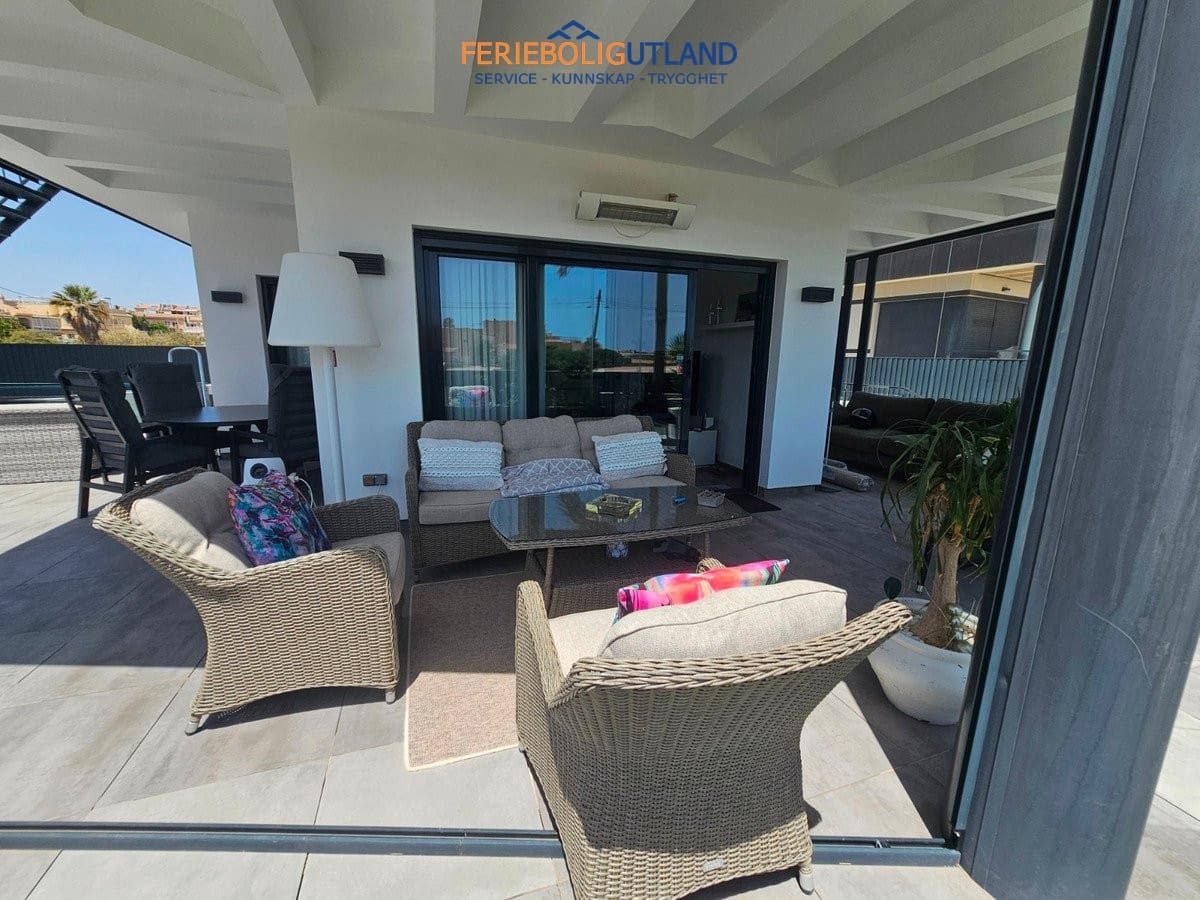 4 chambre Villa/Maison à vendre à Torrevieja avec piscine garage - 890 000 € (Ref: 10163355)