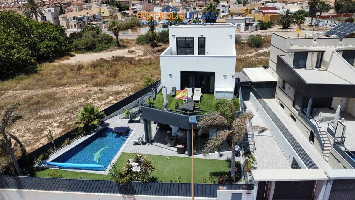 4 chambre Villa/Maison à vendre à Torrevieja avec piscine garage - 890 000 € (Ref: 10163355)