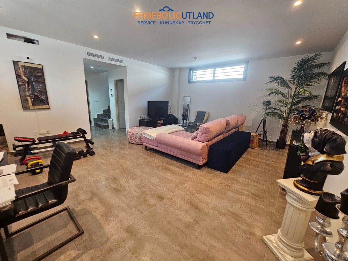 4 chambre Villa/Maison à vendre à Torrevieja avec piscine garage - 890 000 € (Ref: 10163355)