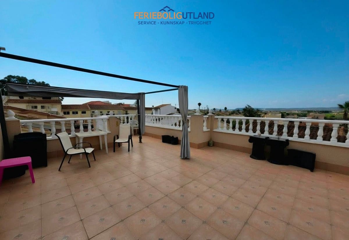 5 bedroom Villa for sale in La Marina with pool garage - € 338,000 (Ref: 10163357)
