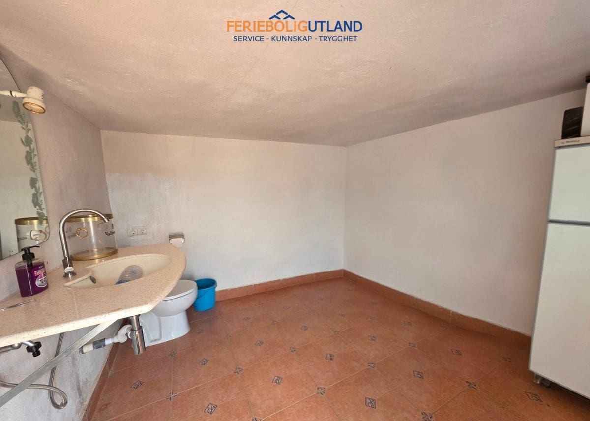 5 bedroom Villa for sale in La Marina with pool garage - € 338,000 (Ref: 10163357)