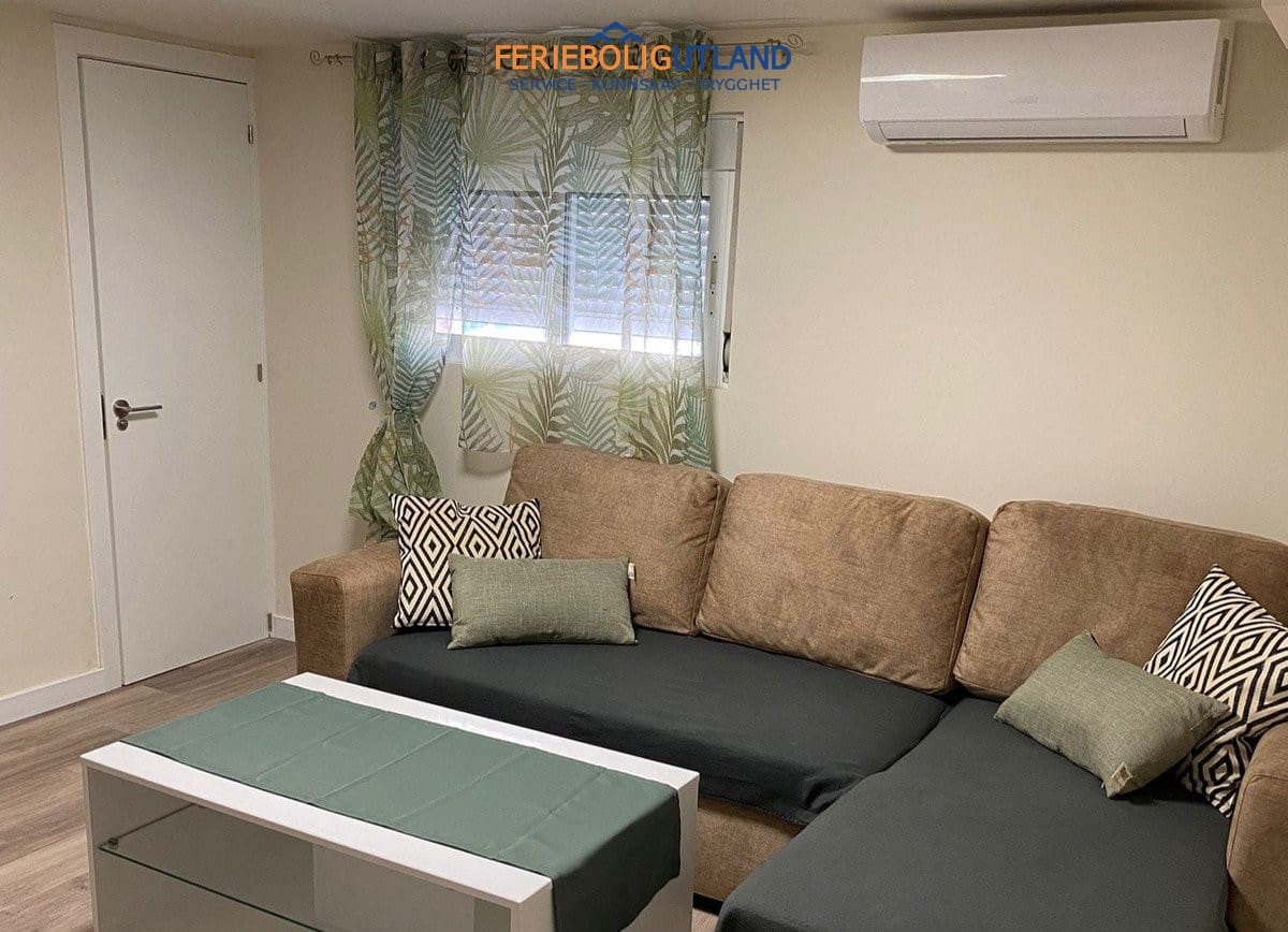 5 bedroom Villa for sale in La Marina with pool garage - € 338,000 (Ref: 10163357)