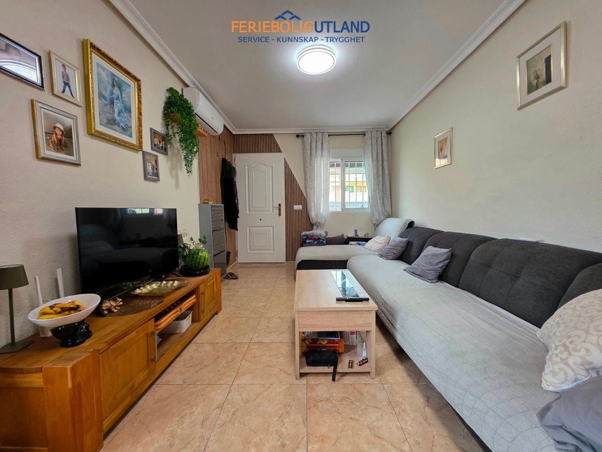 5 bedroom Villa for sale in La Marina with pool garage - € 338,000 (Ref: 10163357)
