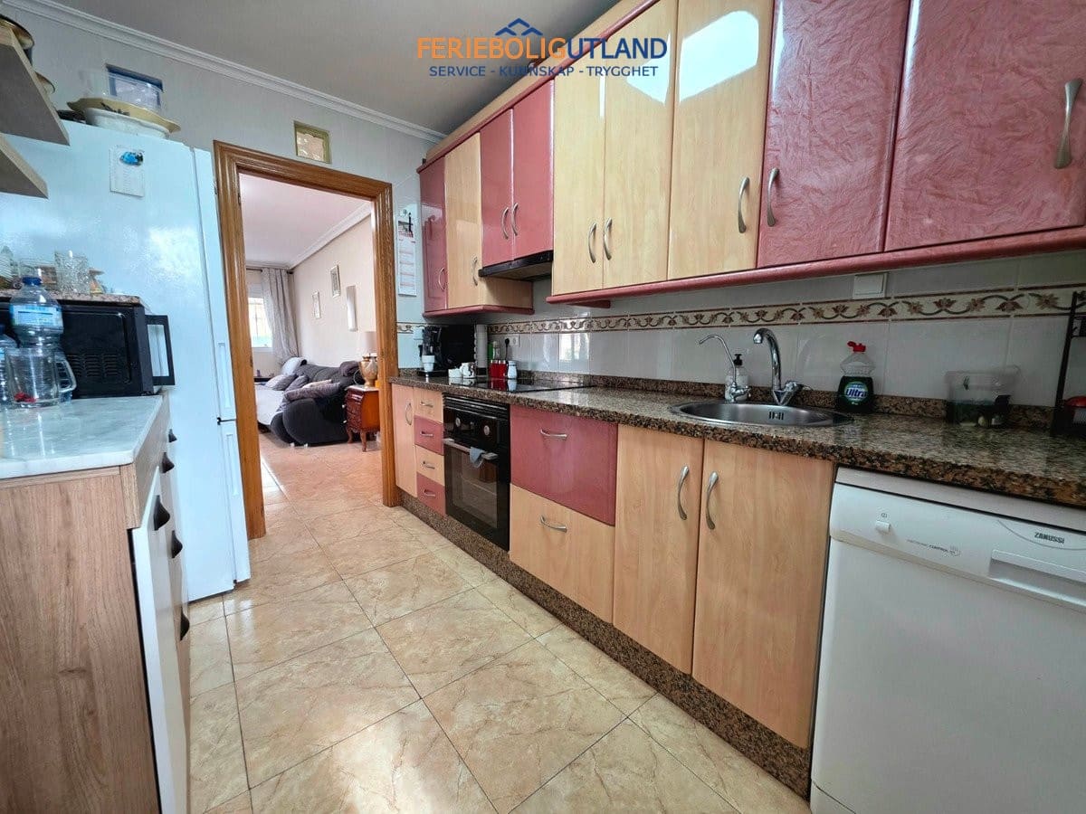 5 bedroom Villa for sale in La Marina with pool garage - € 338,000 (Ref: 10163357)