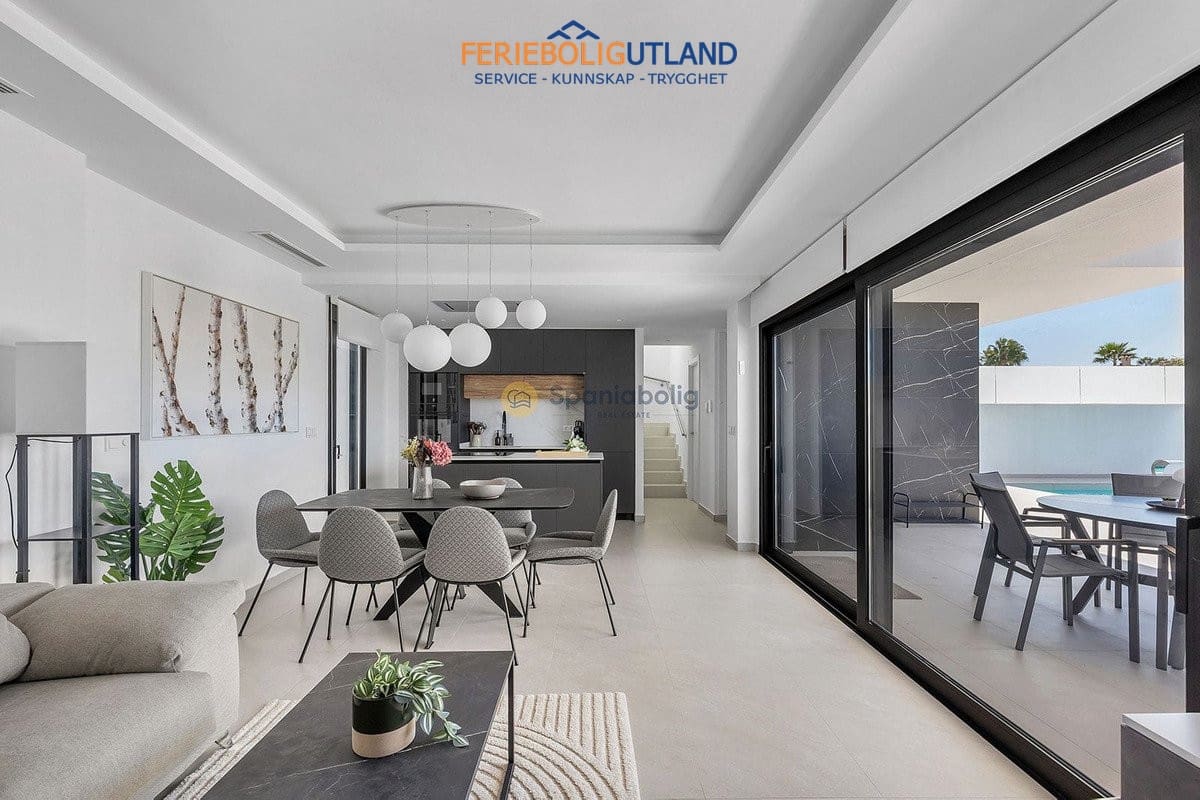 3 bedroom Villa for sale in Benijofar with pool garage - € 779,000 (Ref: 10163360)