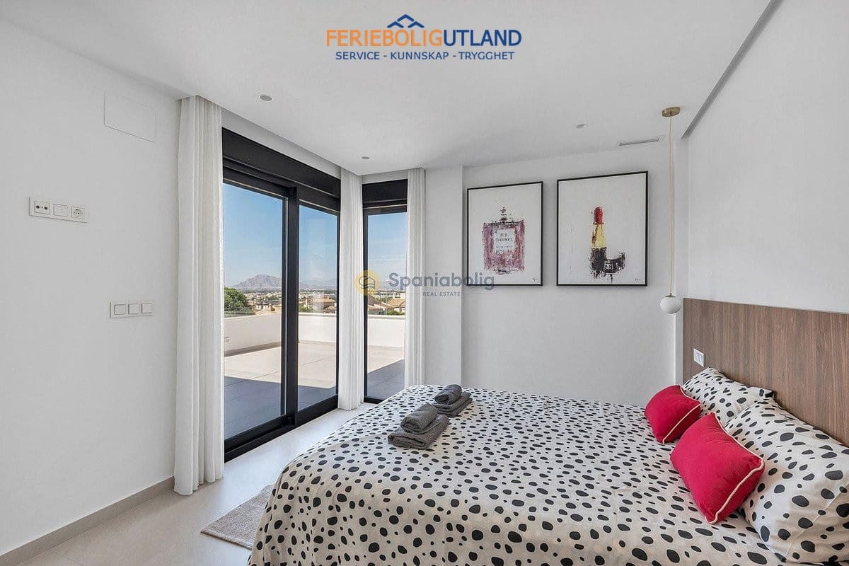 3 bedroom Villa for sale in Benijofar with pool garage - € 779,000 (Ref: 10163360)