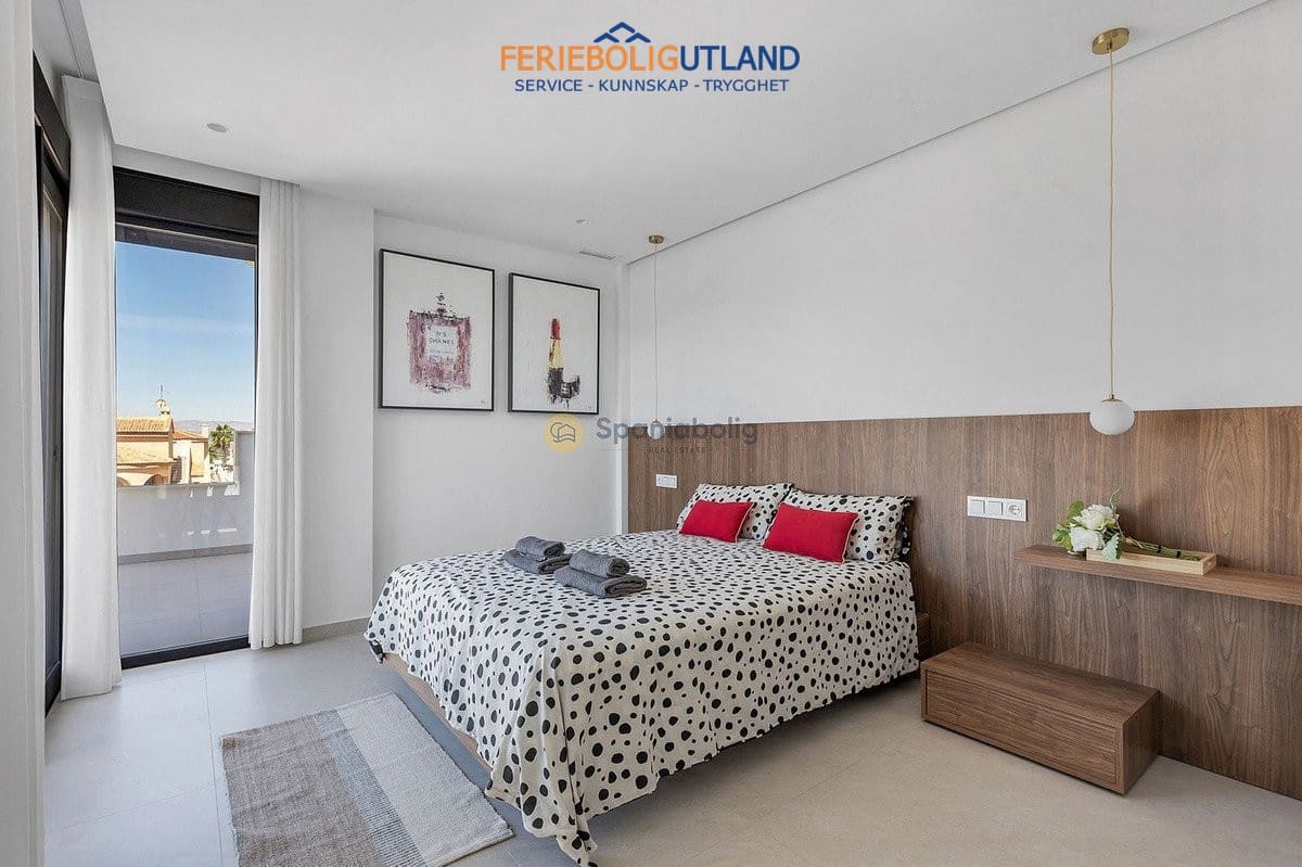 3 bedroom Villa for sale in Benijofar with pool garage - € 779,000 (Ref: 10163360)