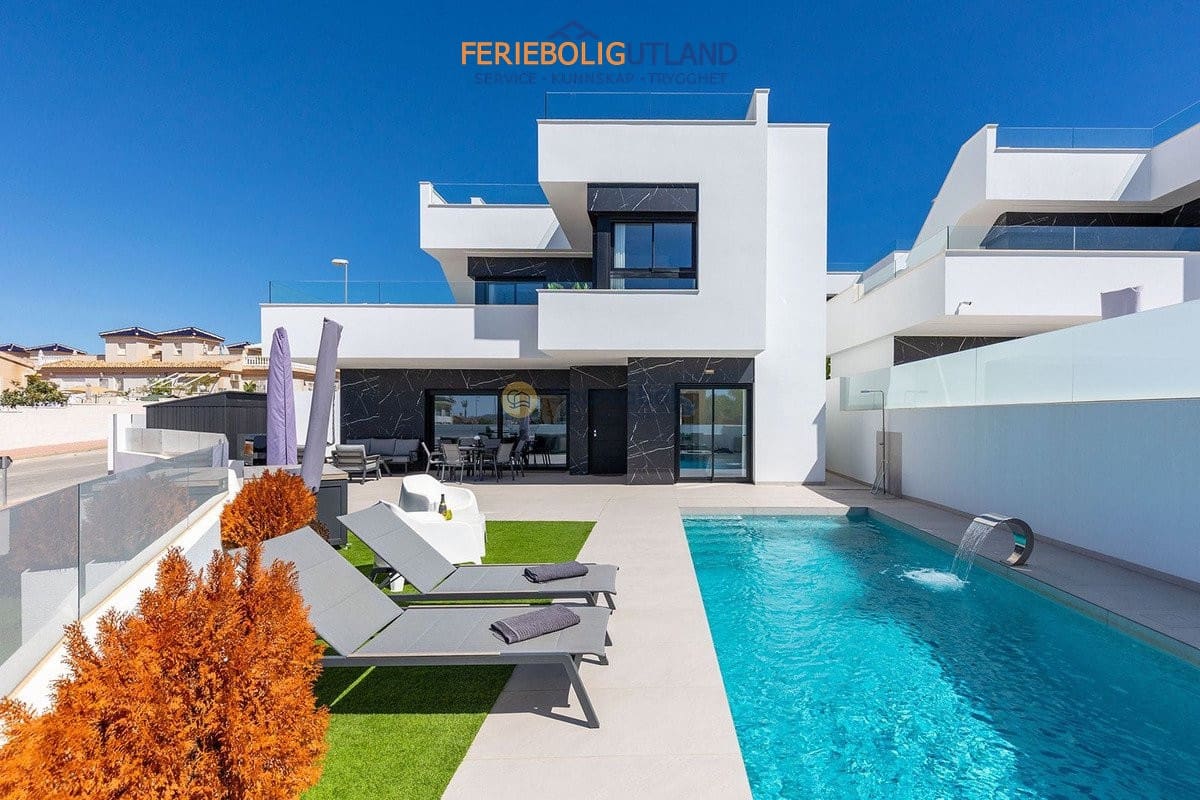 3 bedroom Villa for sale in Benijofar with pool garage - € 779,000 (Ref: 10163360)