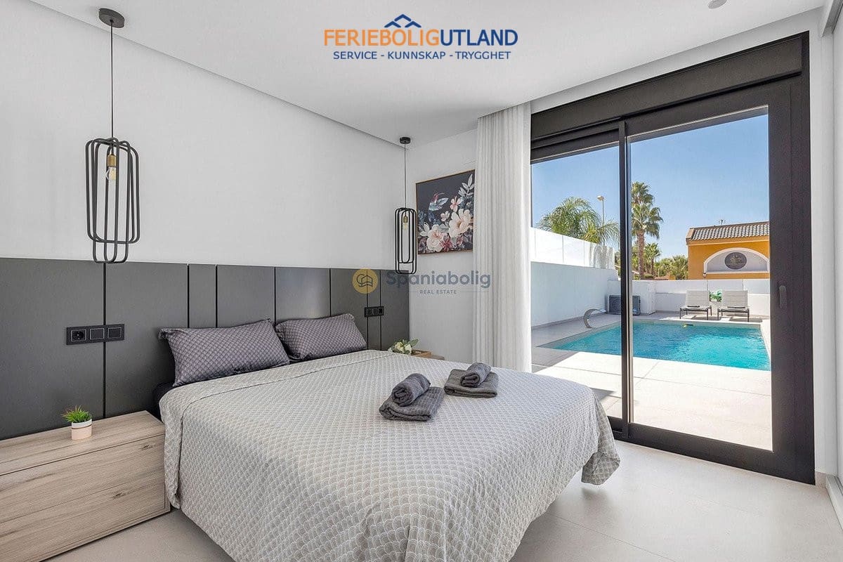 3 bedroom Villa for sale in Benijofar with pool garage - € 779,000 (Ref: 10163360)