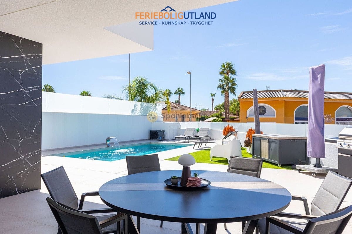 3 bedroom Villa for sale in Benijofar with pool garage - € 779,000 (Ref: 10163360)