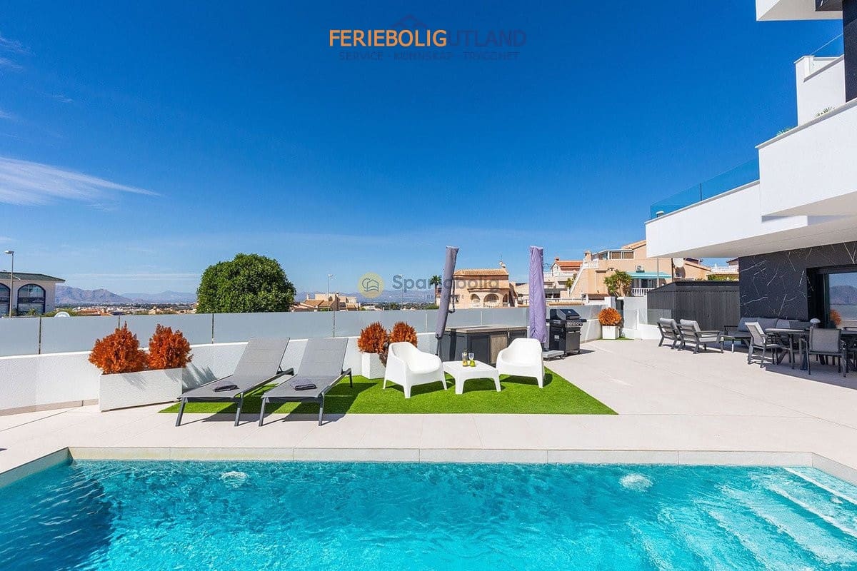 3 bedroom Villa for sale in Benijofar with pool garage - € 779,000 (Ref: 10163360)
