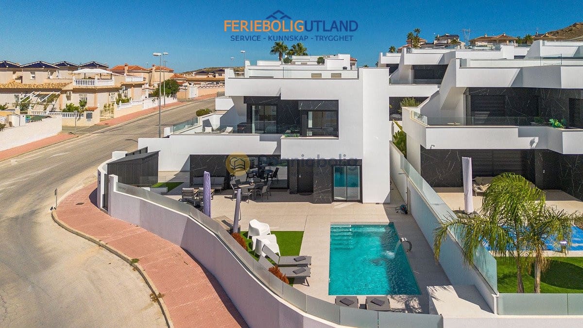 3 bedroom Villa for sale in Benijofar with pool garage - € 779,000 (Ref: 10163360)