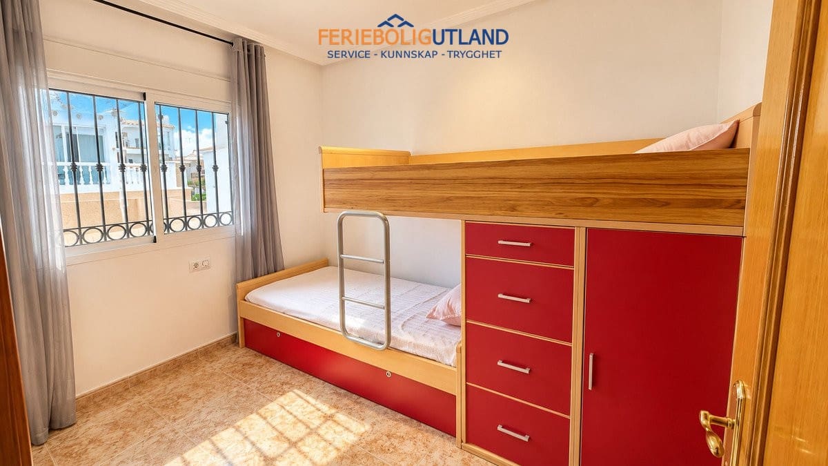 2 soveværelse Bungalow til salg i Orihuela Costa med swimmingpool garage - € 219.000 (Ref: 10165445)