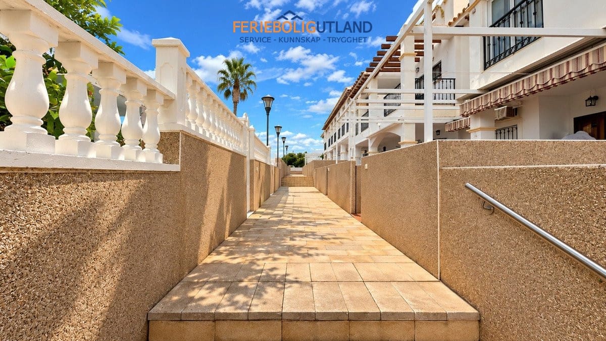 2 soveværelse Bungalow til salg i Orihuela Costa med swimmingpool garage - € 219.000 (Ref: 10165445)