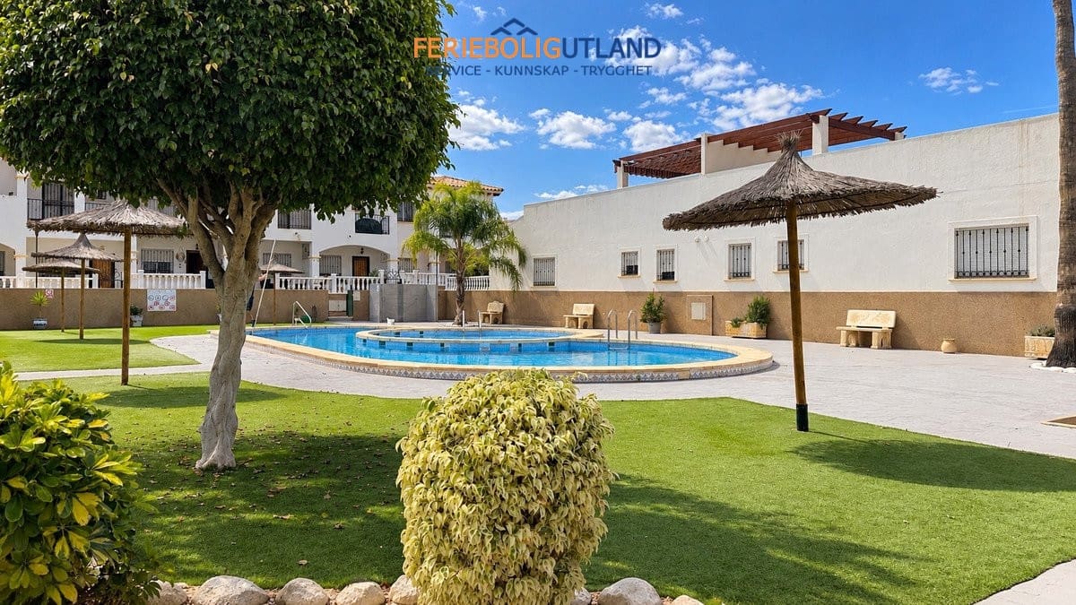 2 soveværelse Bungalow til salg i Orihuela Costa med swimmingpool garage - € 219.000 (Ref: 10165445)