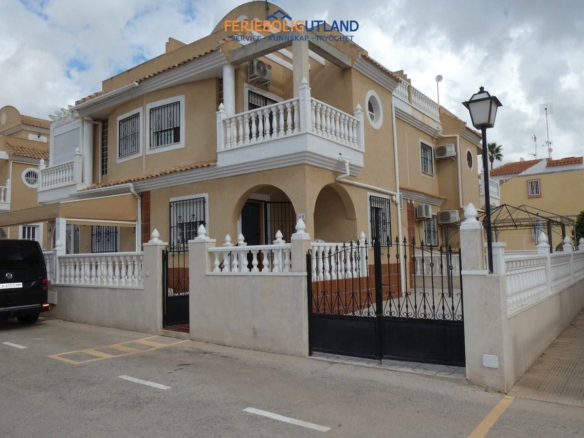 3 bedroom Townhouse for sale in Cabo Roig with pool - € 249,995 (Ref: 10165446)