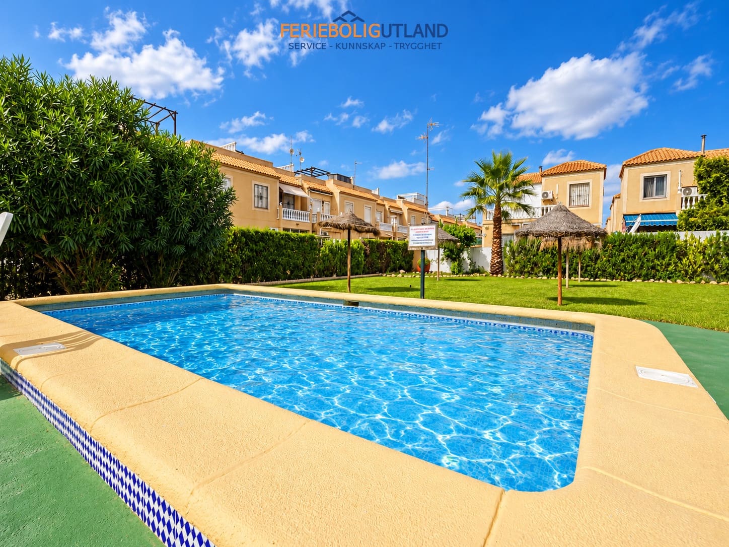 Bungalow de 2 habitaciones en El Chaparral en venta con piscina - 110.000 € (Ref: 10180923)