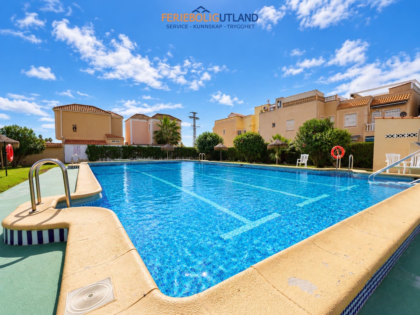 Bungalow de 2 habitaciones en El Chaparral en venta con piscina - 110.000 € (Ref: 10180923)