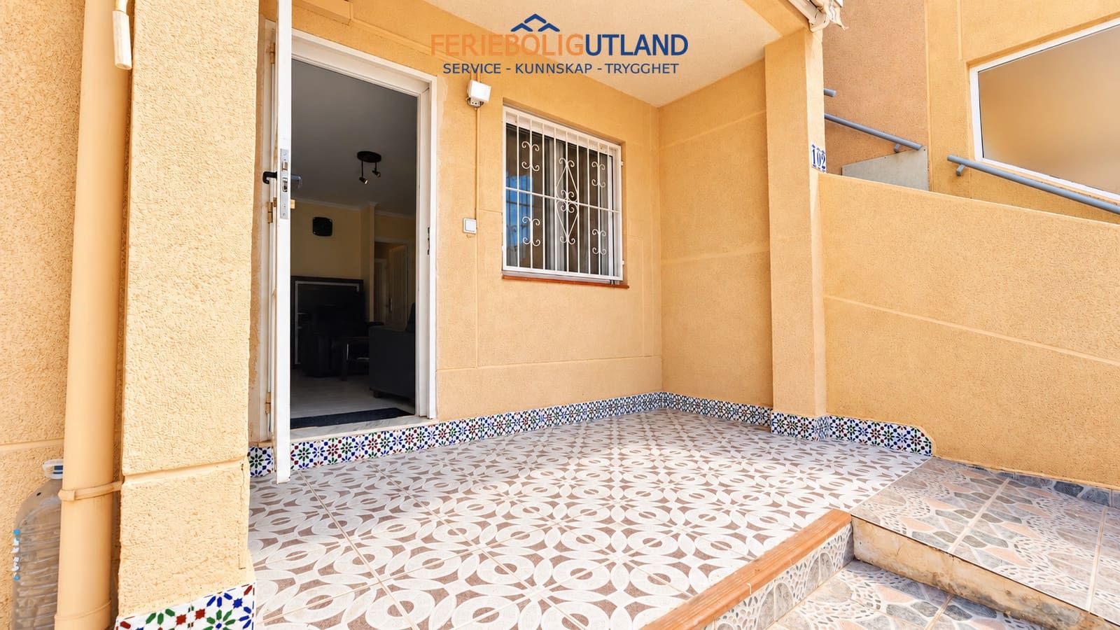 Bungalow de 2 habitaciones en El Chaparral en venta con piscina - 110.000 € (Ref: 10180923)