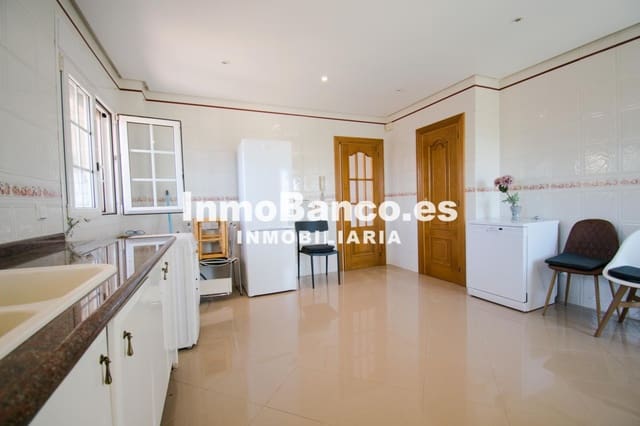 4 makuuhuone Huvila myytävänä paikassa Calicanto, Godelleta mukana uima-altaan 
autotalli - 500 000 € (Ref: 9427605)