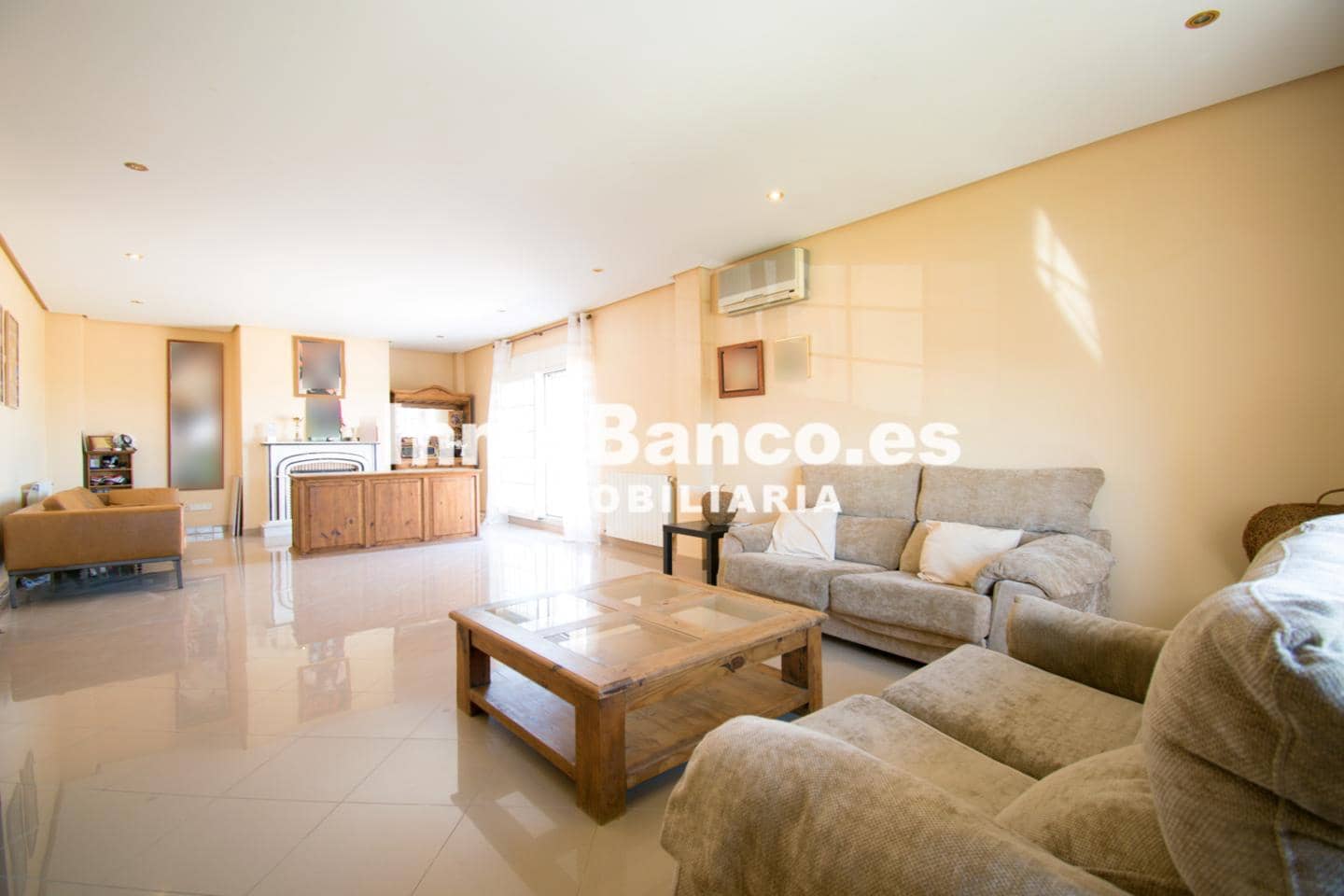 4 makuuhuone Huvila myytävänä paikassa Calicanto mukana uima-altaan 
autotalli - 500 000 € (Ref: 9427605)