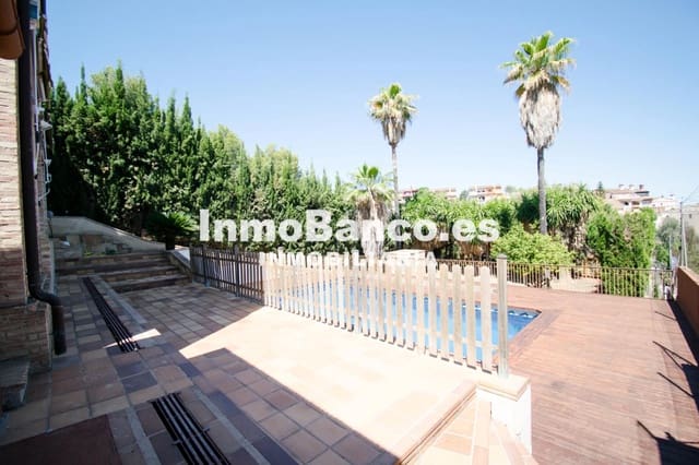 4 makuuhuone Huvila myytävänä paikassa Calicanto, Godelleta mukana uima-altaan 
autotalli - 500 000 € (Ref: 9427605)