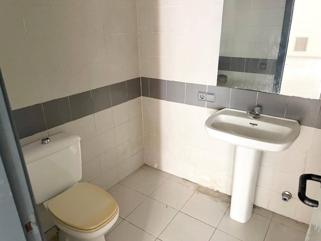 2 bedroom Business for sale in Gandia - € 82,000 (Ref: 9427637)