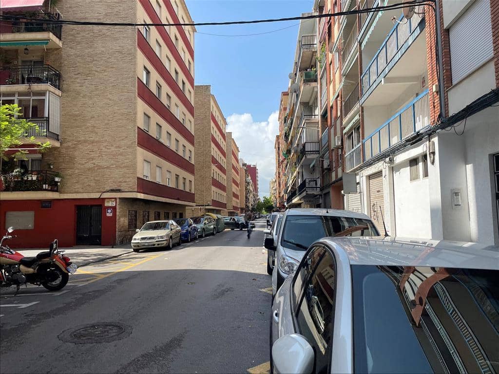 4 bedroom Flat for sale in Gandia - € 59,500 (Ref: 9427641)