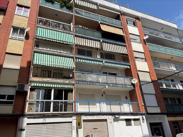 4 bedroom Flat for sale in Gandia - € 59,500 (Ref: 9427641)
