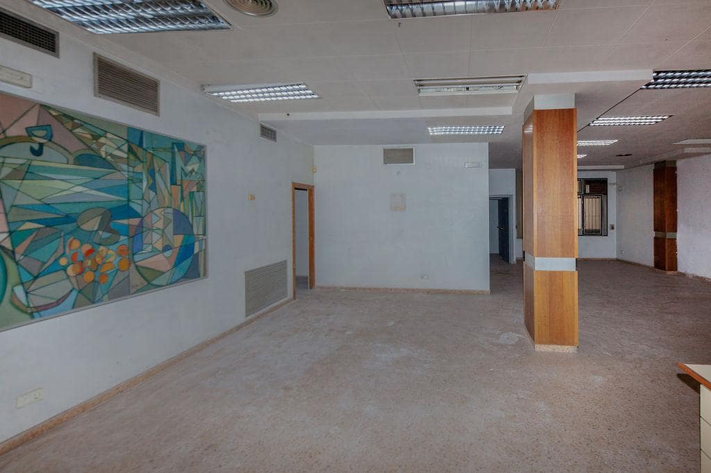 4 bedroom Business for sale in Carcaixent - € 205,000 (Ref: 9427658)