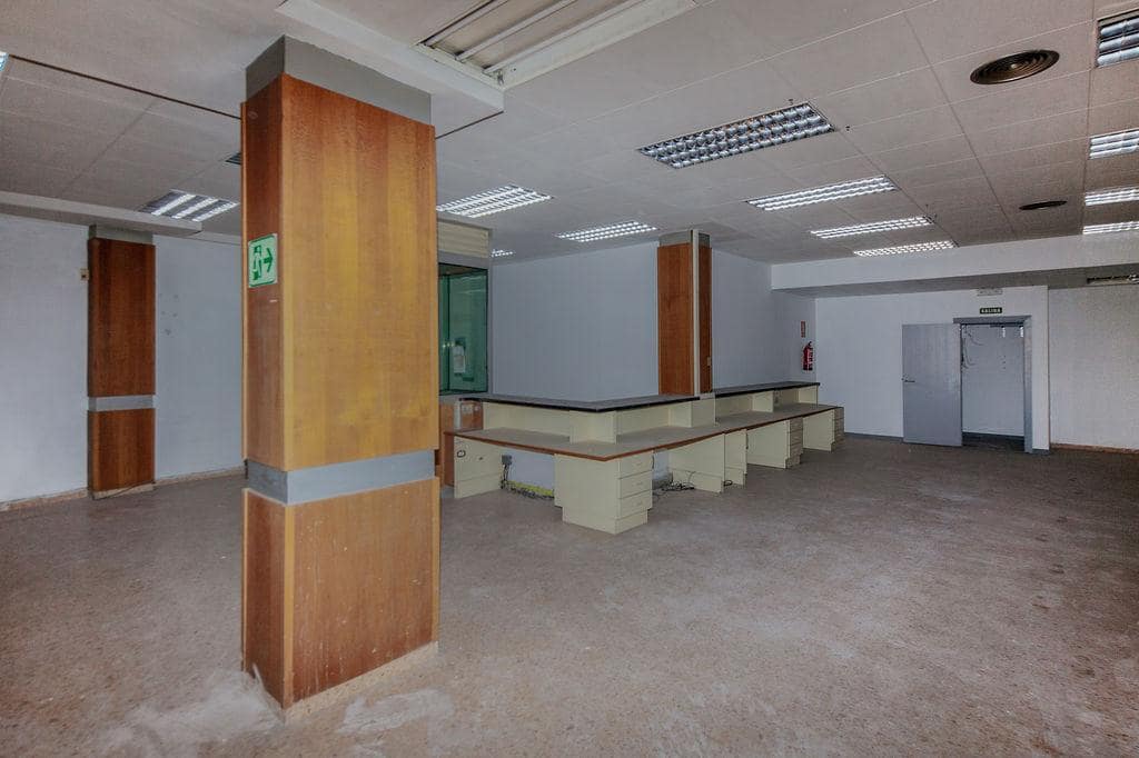 4 bedroom Business for sale in Carcaixent - € 205,000 (Ref: 9427658)