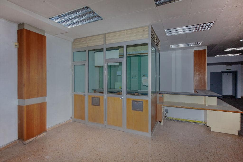 4 bedroom Business for sale in Carcaixent - € 205,000 (Ref: 9427658)