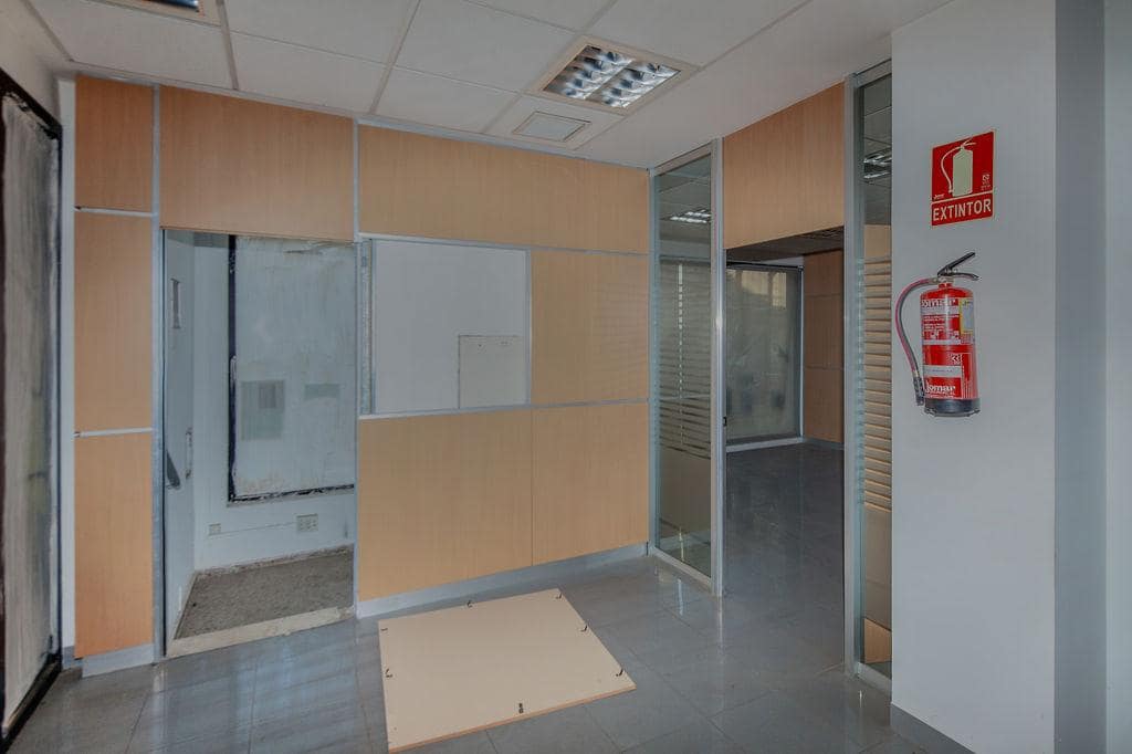 4 bedroom Business for sale in Carcaixent - € 205,000 (Ref: 9427658)