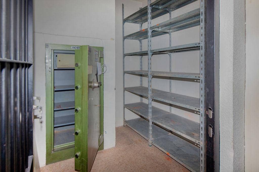 4 bedroom Business for sale in Carcaixent - € 205,000 (Ref: 9427658)