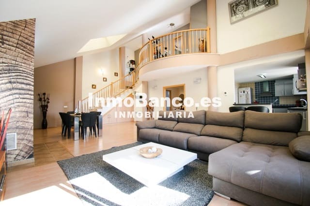 Chalet de 3 habitaciones en Torrent en venta con piscina garaje - 340.000 € (Ref: 9427665)