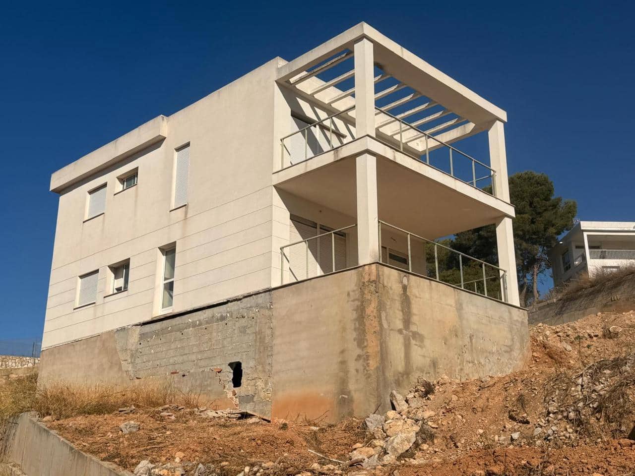 4 bedroom Villa for sale in Torrent with pool - € 350,000 (Ref: 9427667)