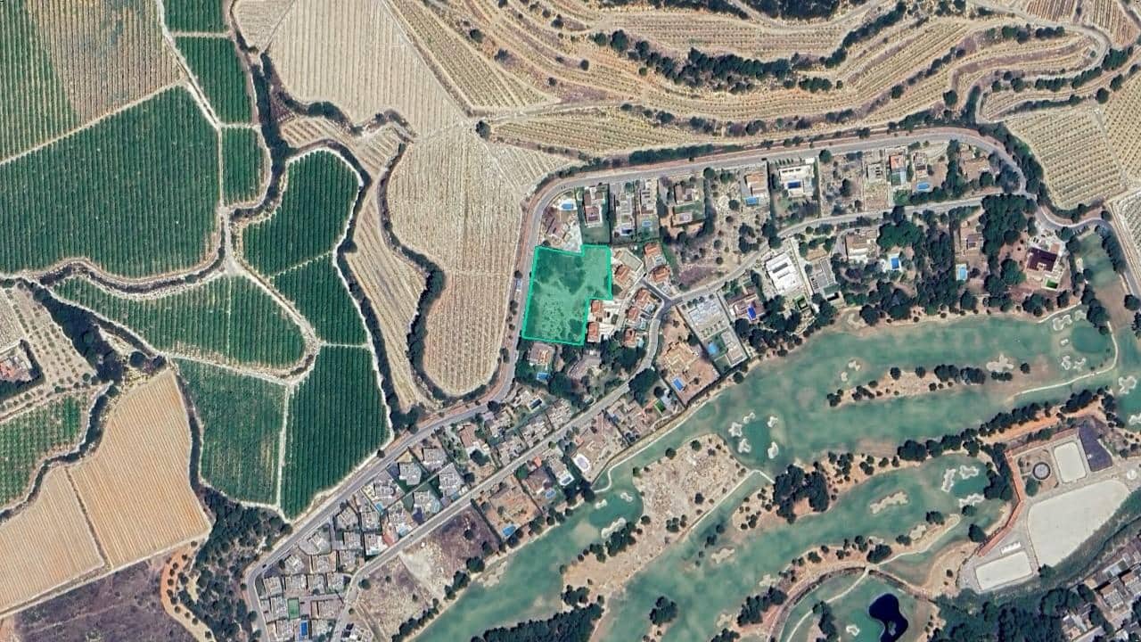 Mark till salu i Chiva - 253 000 € (Ref: 9427668)