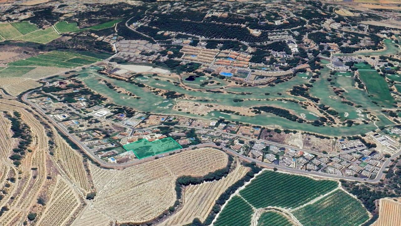 Mark till salu i Chiva - 253 000 € (Ref: 9427668)