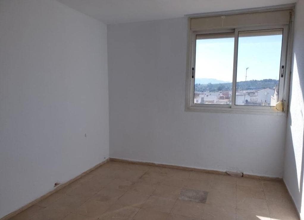 3 quarto Apartamento para venda em L'Alcudia de Crespins - 43 000 € (Ref: 9427687)