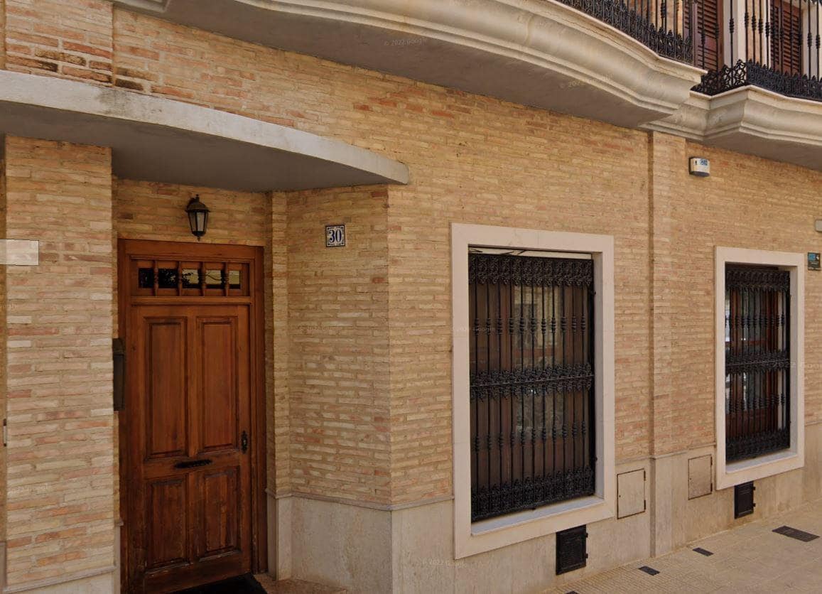 Chalet de 4 habitaciones en Catarroja en venta con garaje - 262.500 € (Ref: 9427700)