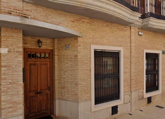 Chalet de 4 habitaciones en Catarroja en venta con garaje - 262.500 € (Ref: 9427700)