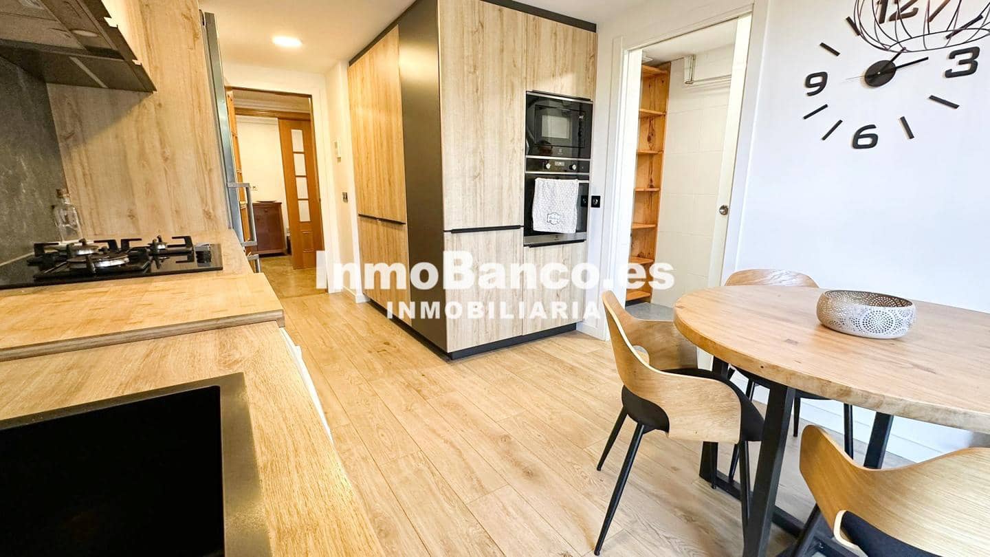 Piso de 3 habitaciones en València ciudad en alquiler con garaje - 2.200 € (Ref: 9427716)