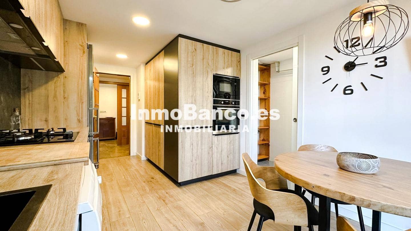Piso de 3 habitaciones en València ciudad en alquiler con garaje - 2.200 € (Ref: 9427716)