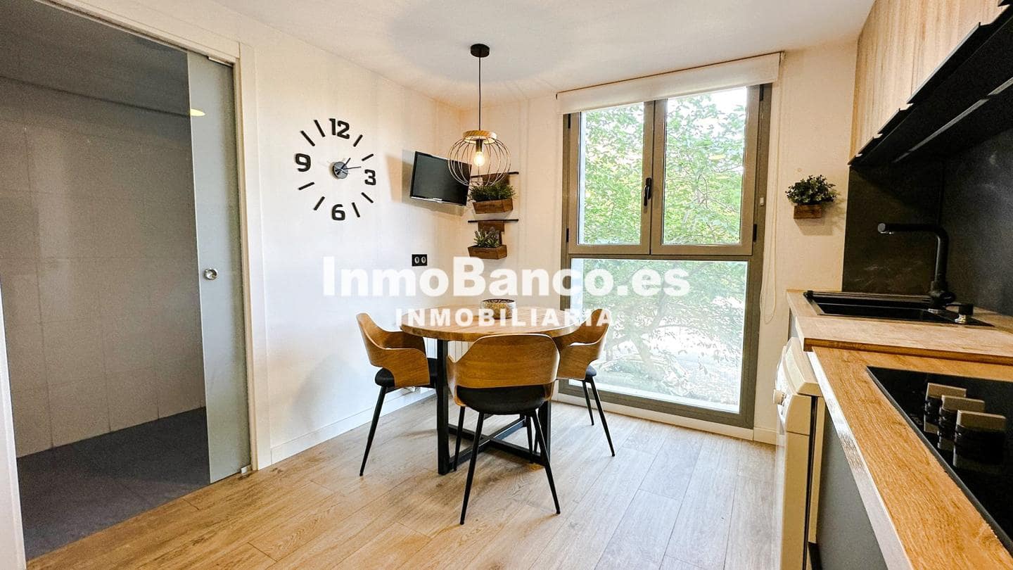 Piso de 3 habitaciones en València ciudad en alquiler con garaje - 2.200 € (Ref: 9427716)